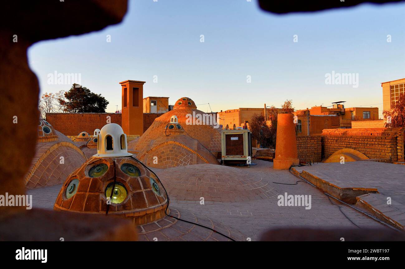 Tetto a cupola del Sultan Amir Ahmad Bathhouse alias Qasemi Bathhouse in Kashan, costruito nel XVI secolo durante l'era safavide Foto Stock