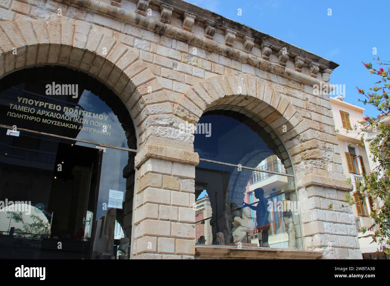 antica sala in pietra (loggia venitiana) a retimo a creta in grecia Foto Stock