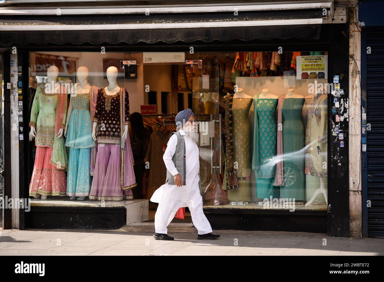 29 agosto 2022: Southall, nel quartiere di Ealing nella zona ovest di Londra, ospita la più grande comunità punjabi al di fuori del subcontinente indiano. È diventato un centro della cultura asiatica nel Regno Unito, spesso indicato come Little India. Foto Stock