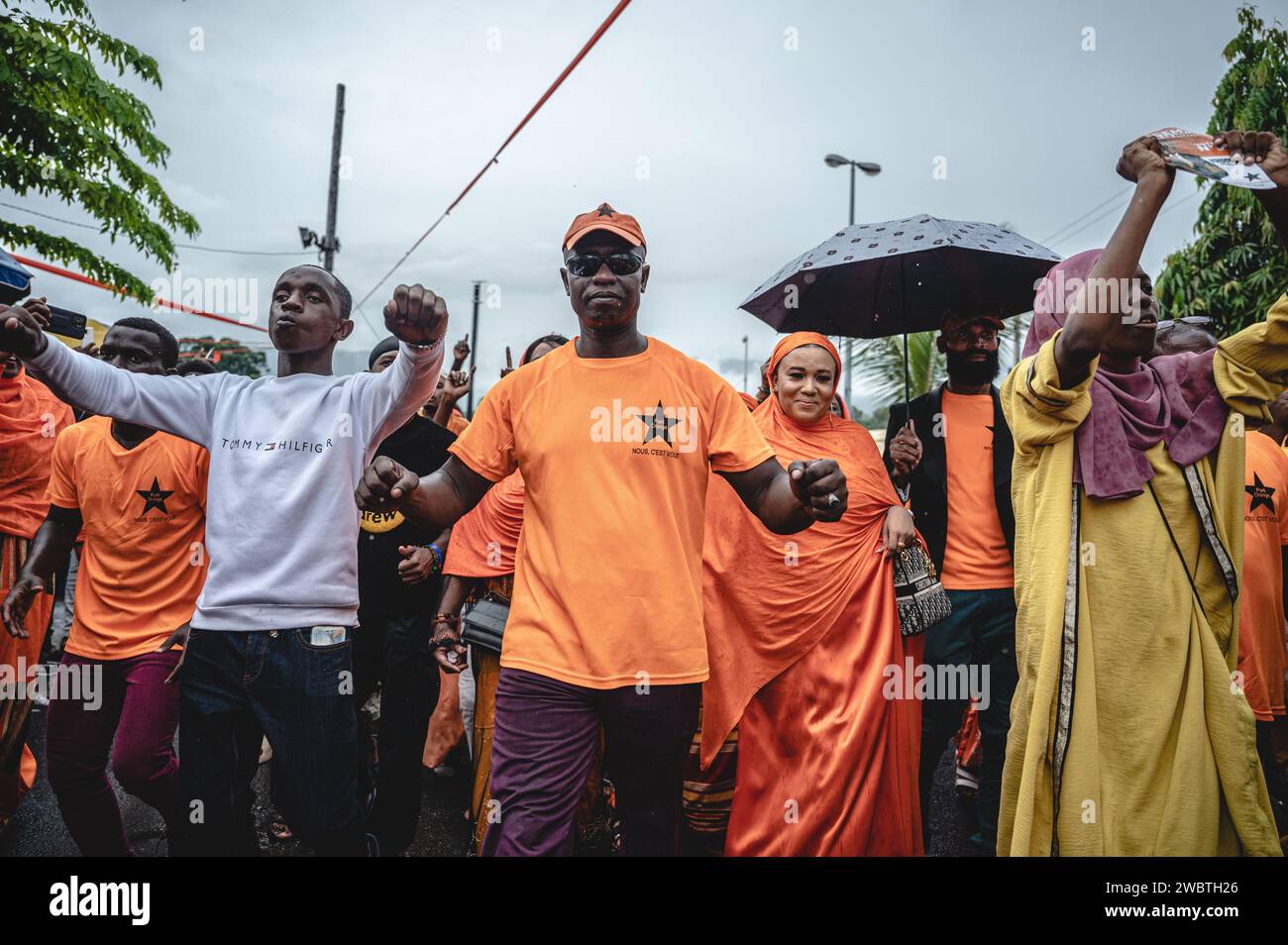 Moroni, Comore. 10 gennaio 2024. La gente partecipa a una manifestazione pre-elettorale a Moroni, capitale delle Comore, 10 gennaio 2024. Le Comore daranno il via alle elezioni presidenziali domenica. Crediti: Wang Guansen/Xinhua/Alamy Live News Foto Stock