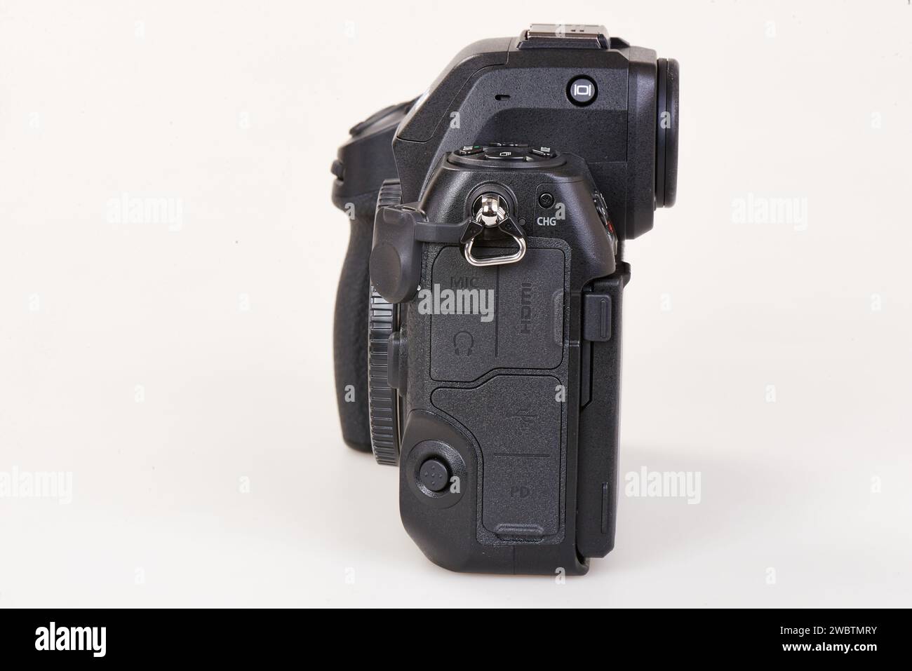 Bruxelles, Belgio - 12 gennaio 2024; immagine editoriale illustrativa di una serie Z8 corpo Nikon full-frame Foto Stock