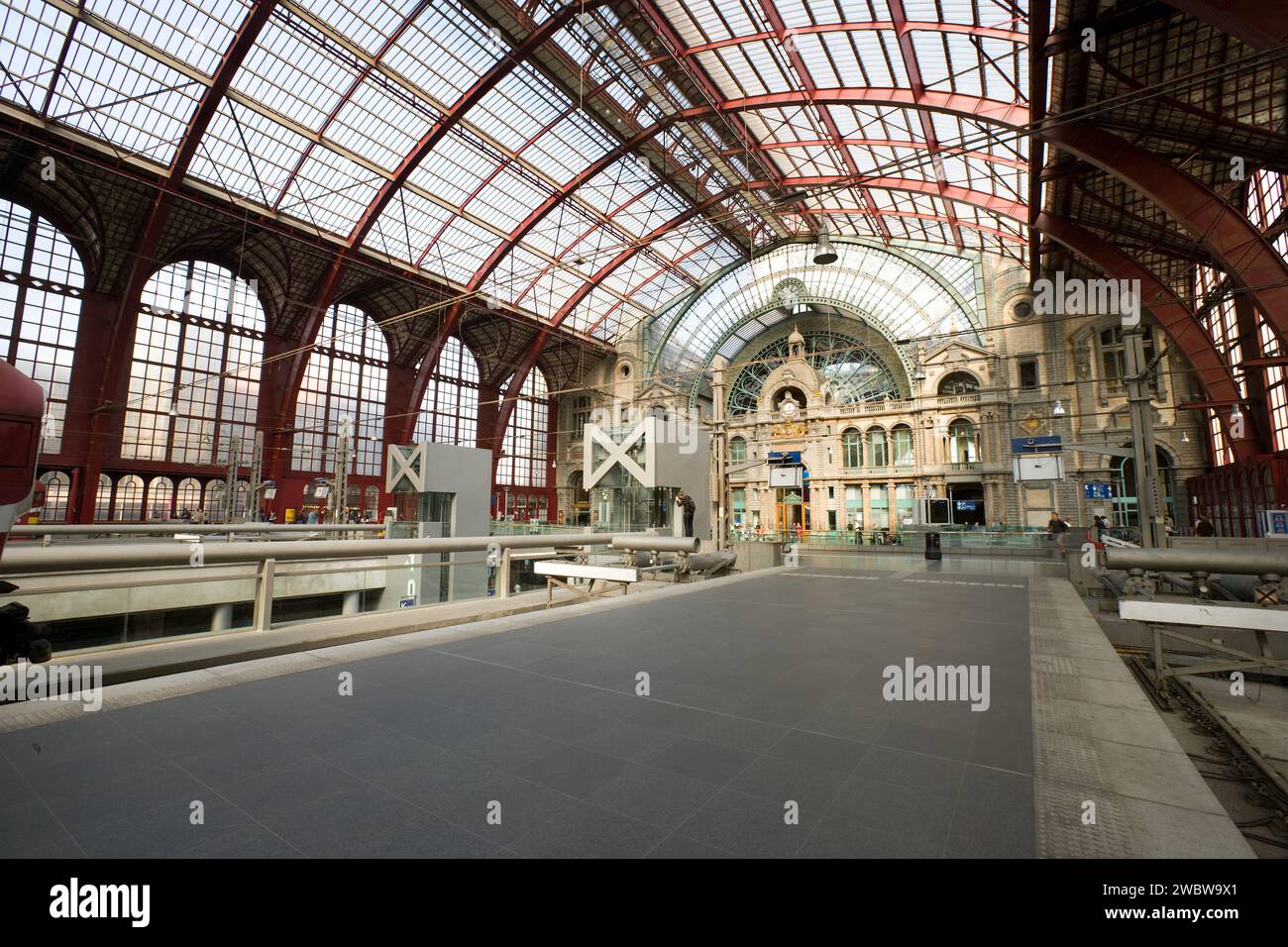 Stazione ferroviaria Anversa-Centraal, piano superiore, Koningin Astridplein, Anversa, Fiandre, Belgio, Europa Foto Stock