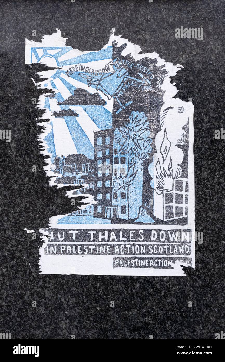 Palestine Action Scotland "Shut Thales Down poster" sul muro a Glasgow, Scozia, Regno Unito gennaio 2024 Foto Stock