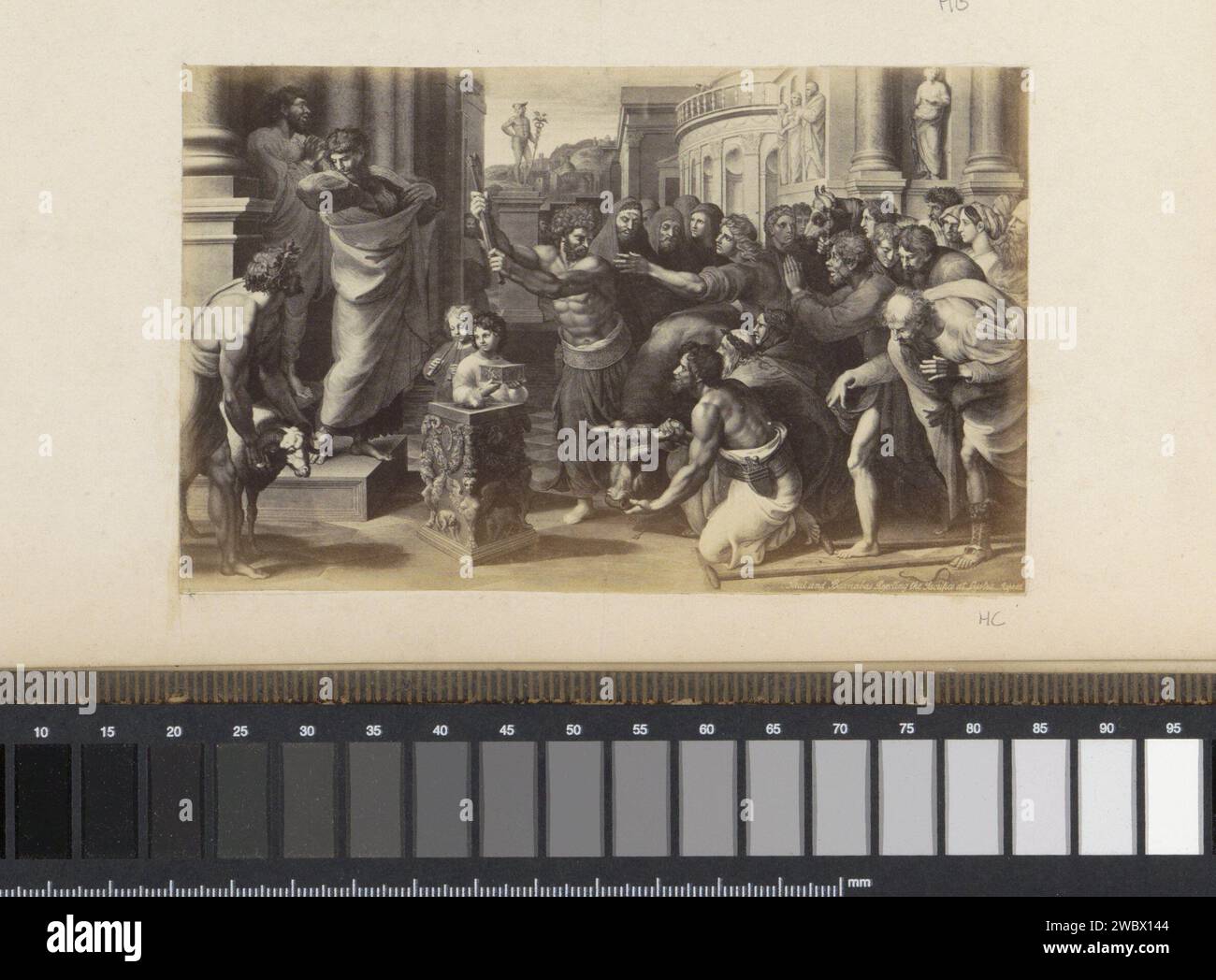 Produzione fotografica di (presumibilmente) una stampa su un disegno di Rafaël per un tappeto nella Sixtine Chapel, c. 1850 - c. 1870 Fotografia parte di album con foto di luoghi e paesaggi in Inghilterra e di arte. Giornale inglese. Gli albumi di supporto fotografico stampano Paul e Barnaba strappano i loro vestiti e cercano di prevenire il sacrificio Foto Stock