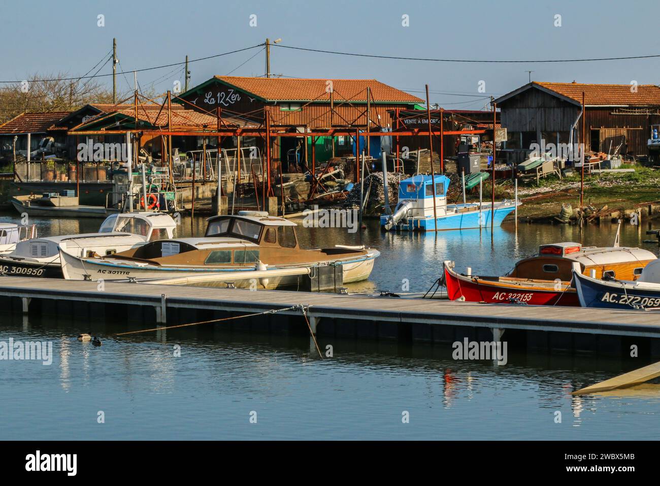 Piccolo porto di Gujan-Mestras, bassin d'Arcachon, dipartimento della Gironda, regione di Nouvelle-Aquitaine, Francia sud-occidentale Foto Stock