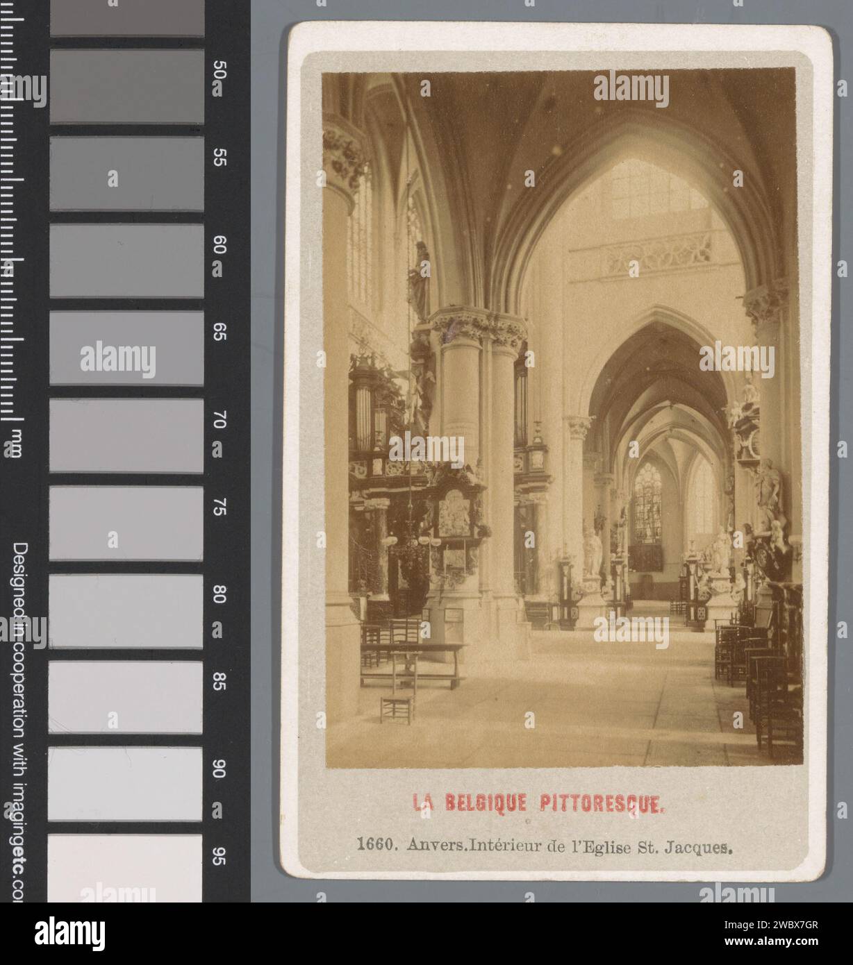 Interno del Sint -Jacobskerk, Anversa, Anonimo, G. Zazzarini et Cie., 1866 - 1906 Fotografia. Visitare Card Antwerp paper. Stampa di albumi di cartone all'interno della chiesa di Sint-Jacobskerk Foto Stock