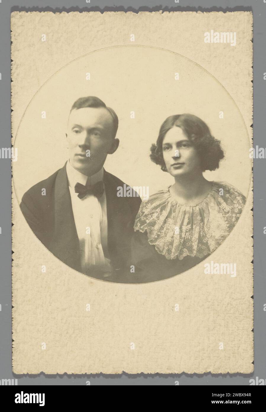 Ritratto di Carel e Antonia Rontgen, Anonimo, 1917 Fotografia. visita la scheda supporto fotografico sconosciuto. stampa in argento con gelatina di cartone matrimonio, coppia sposata, "marriium" Foto Stock