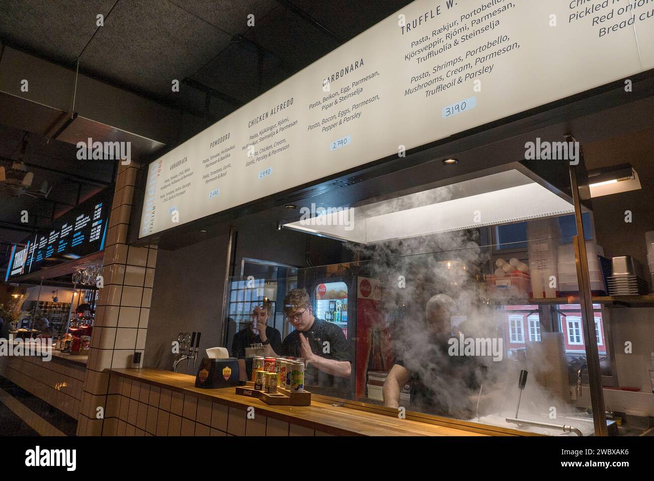 Centro commerciale Selfoss, area ristoro interna, "The Old Dairy Food Hall" Islanda. Foto Stock