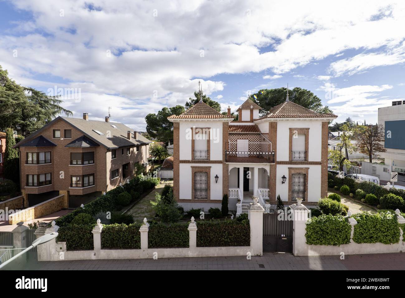 Facciate di edifici residenziali di lusso in un quartiere Foto Stock