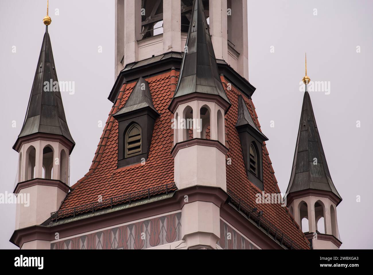 Monaco di Baviera, Germania - 1 maggio 2022: Campanile della chiesa nel centro culturale di Monaco Foto Stock