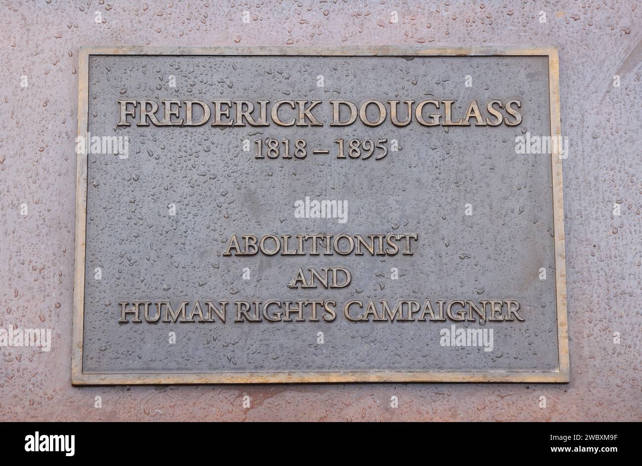 Statua a Belfast dell'ex schiavo Frederick Douglass che divenne un attivista anti schiavista e visitò per la prima volta Belfast nel 1845, Irlanda del Nord, Regno Unito Foto Stock