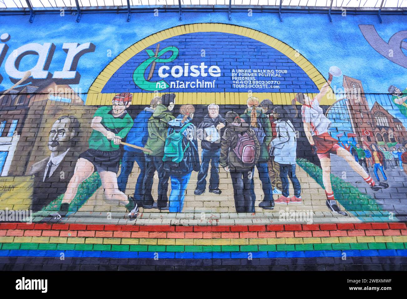 Tour politico a piedi nella zona di Falls Road, nella zona ovest di Belfast, resa famosa come area nazionalista e repubblicana per la comunità cattolica durante il Foto Stock