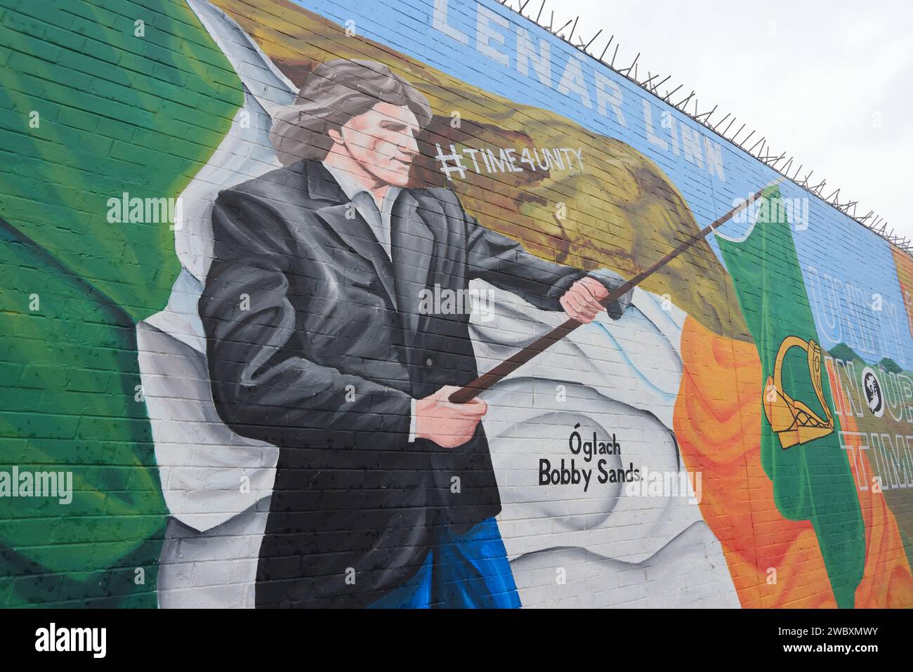 Murale del martire Bobby Sands, nella zona di Falls Road, a West Belfast, reso famoso come area nazionalista e repubblicana per la comunità cattolica, NI. Foto Stock