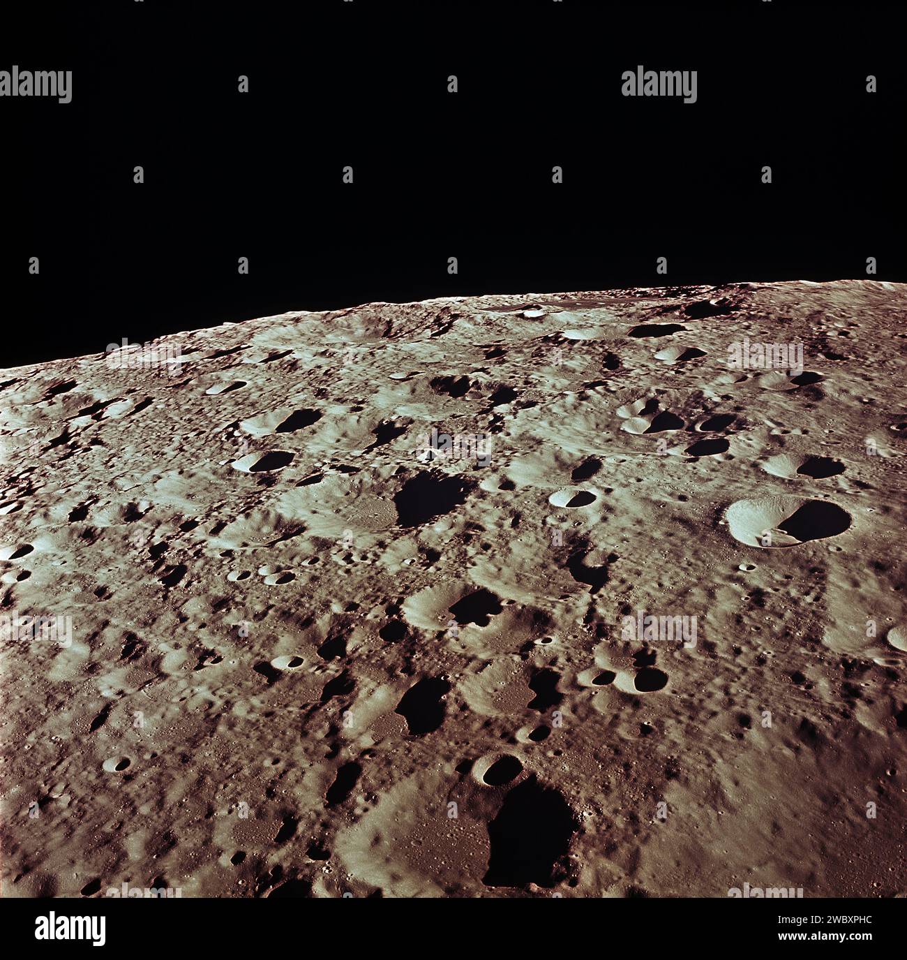 Vista del lato posteriore della Luna in prossimità del cratere n. 308 durante la missione Apollo 11, Marshall Space Flight Center, NASA, 20 luglio 1969 Foto Stock
