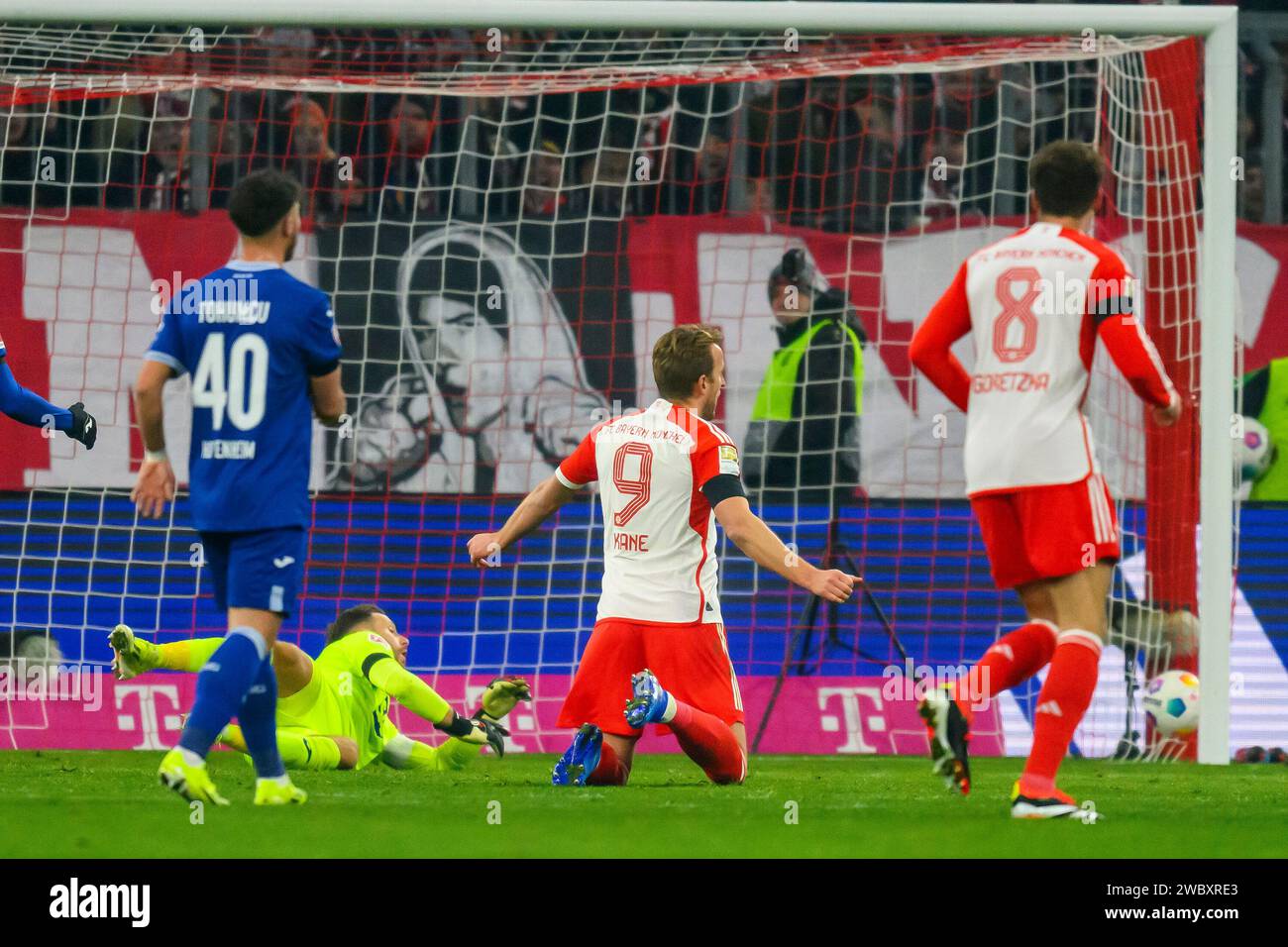 12.01.2024, Allianz Arena, Monaco, GER, DFB, FC Bayern Muenchen vs. TSG 1899 Hoffenheim, im Bild Jubel nach dem Tor zum 3-0 durch Harry Kane (FC Bayern #9) foto ? Le normative nordphoto GmbH/Straubmeier DFL vietano qualsiasi uso di fotografie come sequenze di immagini e/o quasi-video, Foto Stock