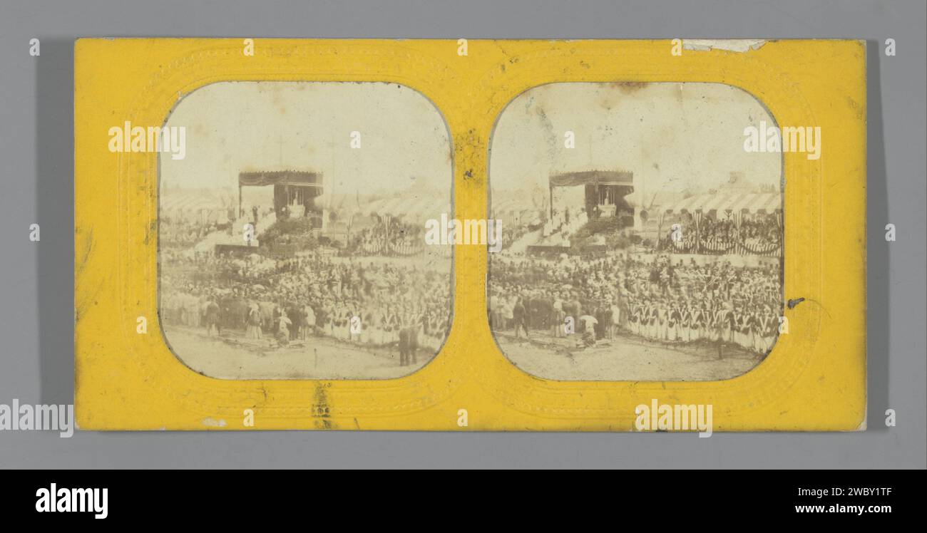 Platea intorno al baldacchino con altare, Anonymous, supporto fotografico stereografico tissutale 1855 - 1875. carta. stampa di albumi di cartone / altare perforante sotto la tettoia dell'altare o il ciborio Foto Stock