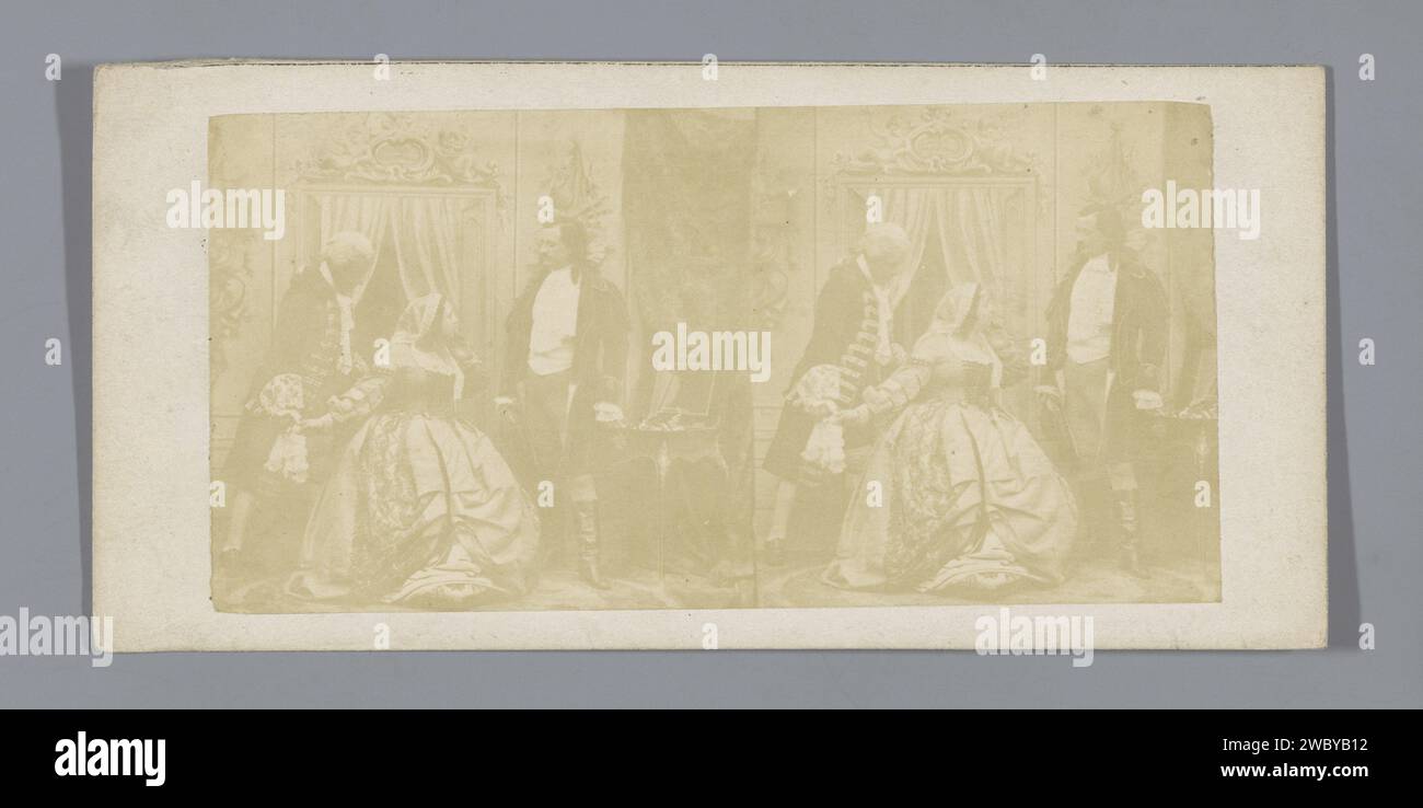 Donna e due uomini in costumi storici, Anonimo, c. 1850 - c. 1880 stereografo Europa cartone. Supporto fotografico albumen stampa costume storico Europa Foto Stock