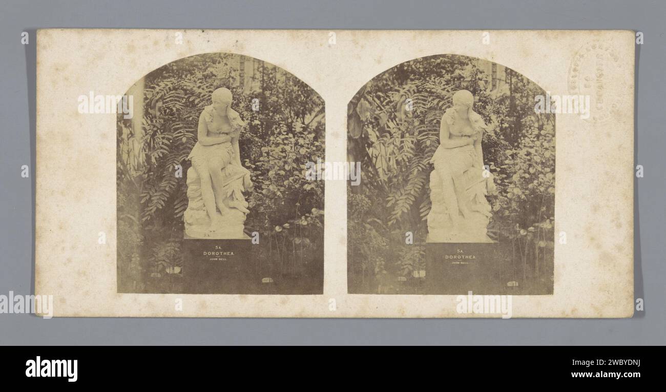 Sculptuur van Dorothea porta John Bell in het Crystal Palace op Sydenham Hill, The London Stereoscopic Company, c. 1854 - in o prima del 1859 stereografo London Cardboard. Supporto fotografico stampa albumen di scultura, riproduzione di un pezzo di scultura Londra Foto Stock