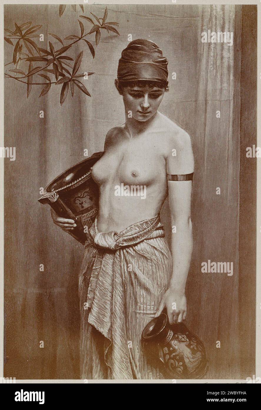 Produzione fotografica da un taglio di legno al dipinto Wasserträgerin di Max Nonnenbruch, Neue Photographic Gesellschaft (possibilmente), dopo F. Feldweg, dopo Max Nonnenbruch, c. 1900 - c. 1910 Fotografia produzione fotografica da un taglio di legno al dipinto Wasserträgerin di Max Nonnenbruch. Supporto fotografico Berlino stampa in argento gelatina persone storiche - BB - donna. schiavitù; servi e schiavi Foto Stock