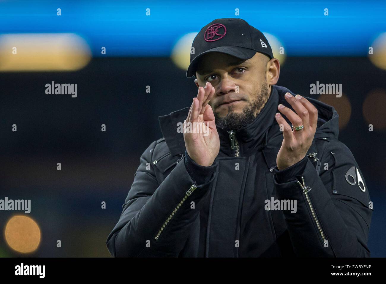 Burnley, Regno Unito. 12 gennaio 2024. Turf Moor BURNLEY, INGHILTERRA - 12 GENNAIO: La Vincent Company di Burnley lascia il campo applaudendo i tifosi delusi dopo che Burnley ha concesso un pareggio a tempo di infortunio dopo la partita di Premier League tra Burnley FC e Luton Town a Turf Moor il 12 gennaio 2024 a Burnley, Inghilterra. (Foto di Richard Callis/SPP) (Richard Callis/SPP) credito: SPP Sport Press Photo. /Alamy Live News Foto Stock