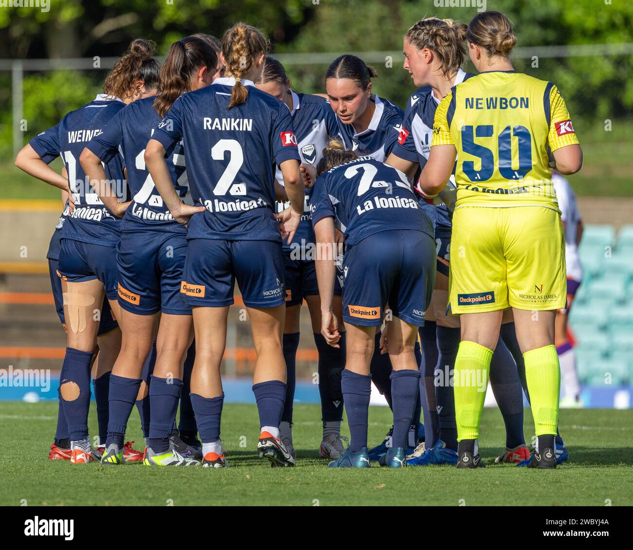 Ovale. Lilyfield. Sydney. Australia 01/12/2024, Sydney, Australia. 12 gennaio 2024. Il team Melbourne Victory huddle. Perth Glory contro Melbourne Victory. Liberty A League. Unity Round. Leichardt Oval. Lilyfield. Sydney. Australia (Joe Serci/SPP) credito: SPP Sport Press Photo. /Alamy Live News Foto Stock