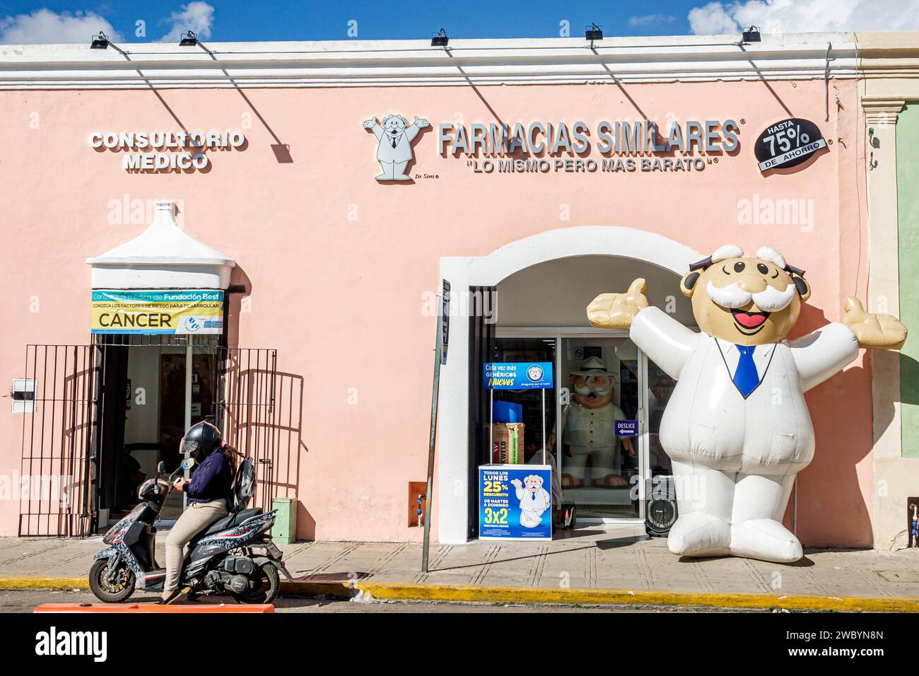 Merida Mexico, centro storico, quartiere storico centrale, esterno, ingresso frontale dell'edificio, farmacia farmacia, farmacia consulente medico, ballo gonfiato Foto Stock