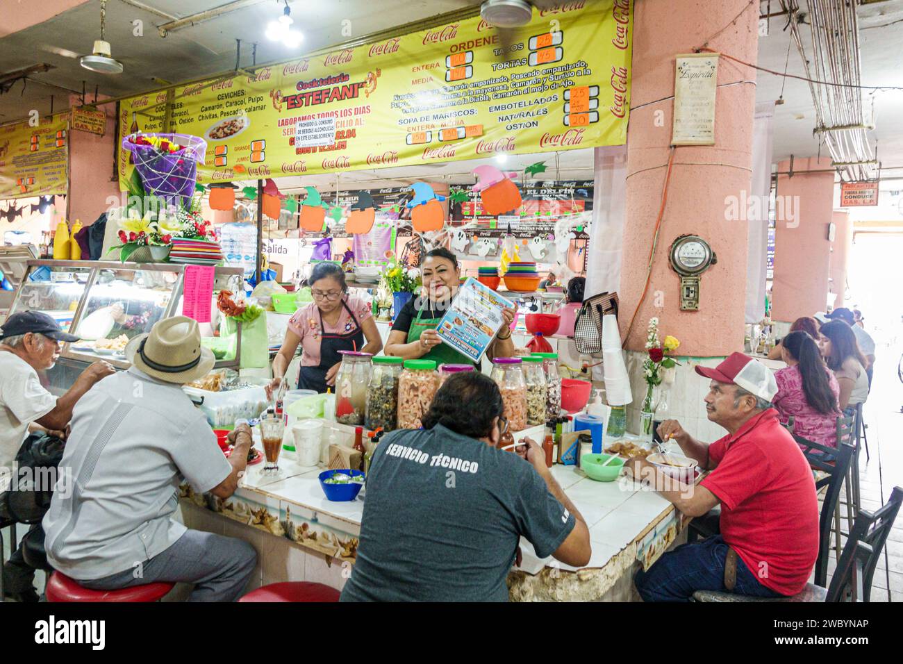 Merida Mexico, centro storico storico, bancarella di venditori di mercato, bancone per pranzo, ristorante per cena Foto Stock
