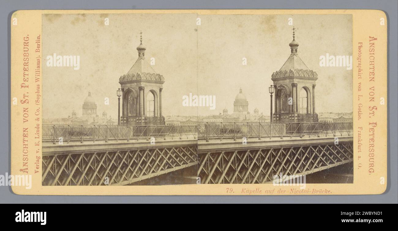 Vista del Nicolaaskapel sul Nicolaasbrug in St Petersburg, L. Gothe, c. 1850 - c. 1880 stereografo Sint-Petersburgpublisher: Berlin Cardboard. supporto fotografico del ponte di stampa albumen in città attraverso il fiume, il canale, ecc... chiesa (esterno) - QQ - piccola chiesa, cappella Nicolaasbrug Foto Stock