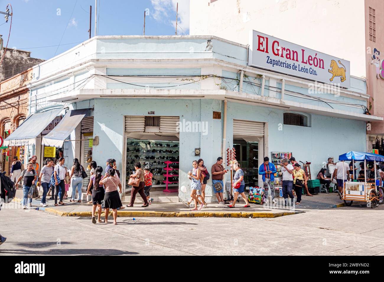 Merida Mexico, centro storico, centro storico, negozi, negozi, mercati commerciali, vendita, acquisto, shopping, economia, negozio Foto Stock