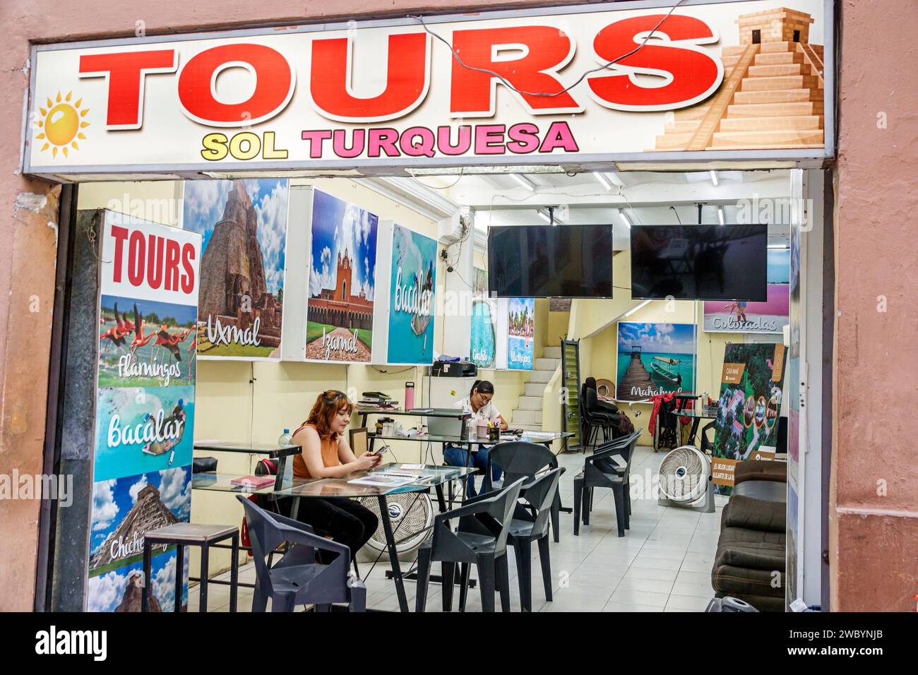 Merida Mexico, centro storico, Calle 60, tour vendor business, donna donna donna donna donna donna donna donna, adulto, residente, residenti, poster tour Foto Stock