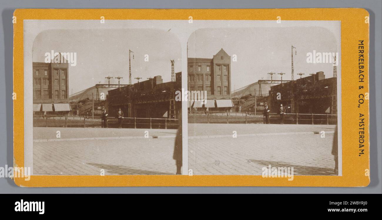 Ponte ferroviario occidentale presso la stazione centrale di Amsterdam, Anonimo, 1909 - 1922 stereografo ristampa fotografica della scheda stereo originale. Cartone di Amsterdam. stazione della carta di baryta; rifugio (ferrovia, tram). Ferrovia, tram; ferrovia a cremagliera Amsterdam Foto Stock