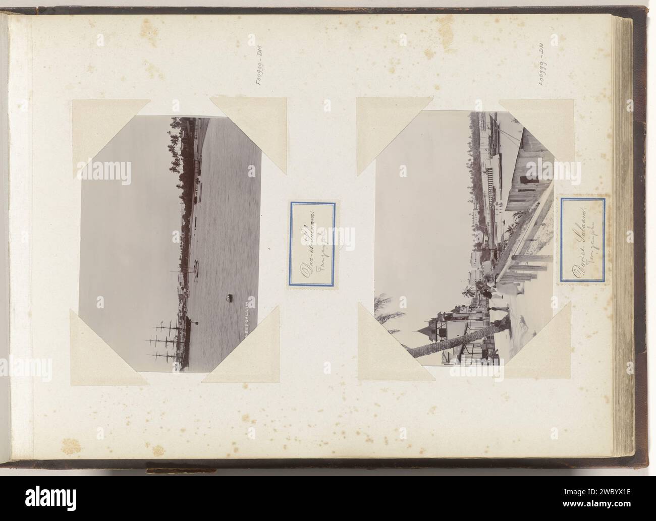 Veduta delle navi al largo della costa di Dar es Salaam, Anonimo, c. 1900 - c. 1920 Fotografia parte dell'album con 191 foto di un viaggio da e per il Sud Africa. Carta DAR es Salaam. Supporto fotografico porto dar es Salaam Foto Stock