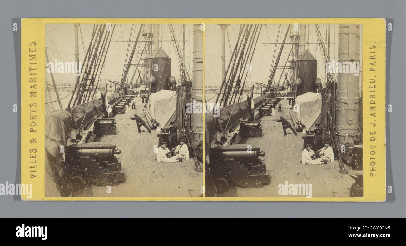 Ponte su una nave a Cherbourg, Jean Andrieu, 1862 - 1876 stereografo Cherbourg cardboard. gli albumi di supporto fotografico stampano parti esterne della nave. armi da fuoco: cannon Foto Stock