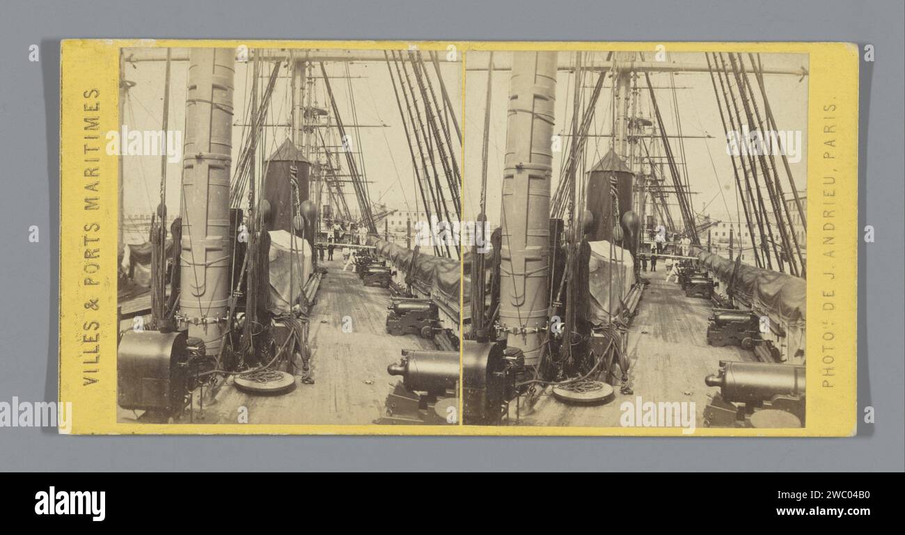 Ponte su una nave a Cherbourg, Jean Andrieu, 1862 - 1876 stereografo Cherbourg cardboard. supporto fotografico per le armi da fuoco stampate da albumi: cannone. parti dell'esterno della nave Foto Stock