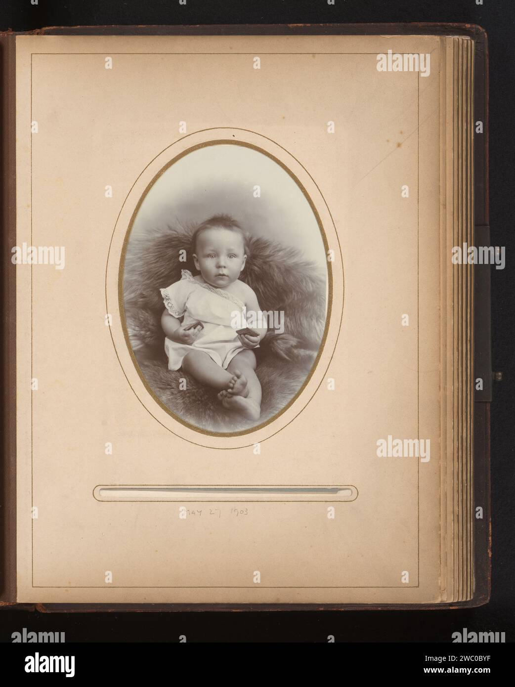 Ritratto di Stanley James Matthews, Plummer & Morris, 1903 Fotografia. Foto cabinet questa foto fa parte di un album. supporto fotografico. persone storiche in cartone. bambino, bambino Foto Stock