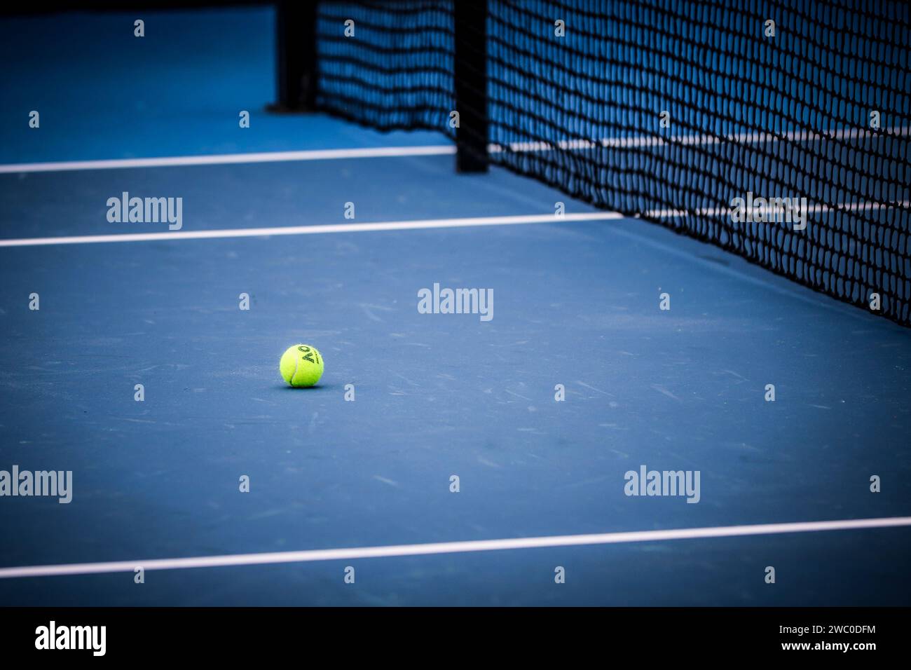 Melbourne, Victoria, Australia. 13 gennaio 2024. MELBOURNE, AUSTRALIA - 13 GENNAIO: Emma Raducanu del Regno Unito pratica con l'australiano Ajla Tomljanovic in vista dell'Australian Open 2024 al Melbourne Park il 13 gennaio 2024 a Melbourne, in Australia. (Immagine di credito: © Chris Putnam/ZUMA Press Wire) SOLO USO EDITORIALE! Non per USO commerciale! Foto Stock Melbourne, Victoria, Australia. 13 gennaio 2024. MELBOURNE, AUSTRALIA - 13 GENNAIO: Emma Raducanu del Regno Unito pratica con l'australiano Ajla Tomljanovic in vista dell'Australian Open 2024 al Melbourne Park il 13 gennaio 2024 a Melbourne, in Australia. (Immagine di credito: © Chris Putnam/ZUMA Press Wire) SOLO USO EDITORIALE! Non per USO commerciale! Foto Stock