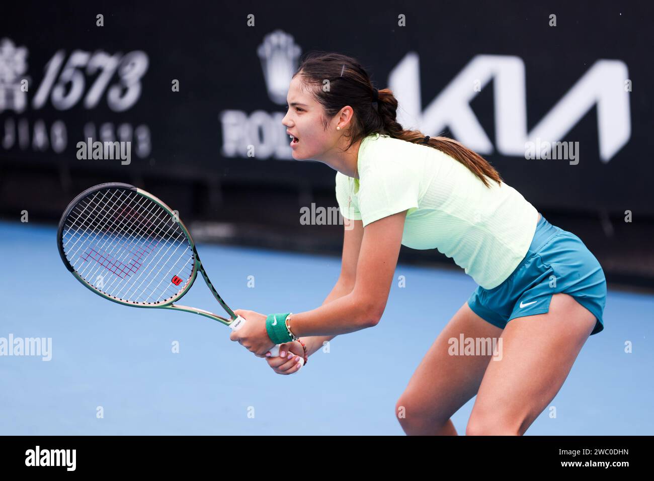 Melbourne, Victoria, Australia. 13 gennaio 2024. MELBOURNE, AUSTRALIA - 13 GENNAIO: Emma Raducanu del Regno Unito pratica con l'australiano Ajla Tomljanovic in vista dell'Australian Open 2024 al Melbourne Park il 13 gennaio 2024 a Melbourne, in Australia. (Immagine di credito: © Chris Putnam/ZUMA Press Wire) SOLO USO EDITORIALE! Non per USO commerciale! Foto Stock Melbourne, Victoria, Australia. 13 gennaio 2024. MELBOURNE, AUSTRALIA - 13 GENNAIO: Emma Raducanu del Regno Unito pratica con l'australiano Ajla Tomljanovic in vista dell'Australian Open 2024 al Melbourne Park il 13 gennaio 2024 a Melbourne, in Australia. (Immagine di credito: © Chris Putnam/ZUMA Press Wire) SOLO USO EDITORIALE! Non per USO commerciale! Foto Stock