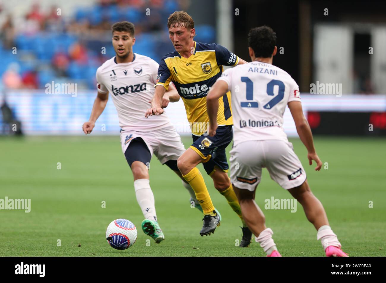 Sydney, Australia. 13 gennaio 2024. Jacob Farrell dei Central Coast Mariners attacca durante l'Australia A League match tra i Central Coast Mariners e i Melbourne Victory all'Allianz Stadium di Sydney, Australia, il 13 gennaio 2024. Foto di Peter Dovgan. Solo per uso editoriale, licenza necessaria per uso commerciale. Nessun utilizzo in scommesse, giochi o pubblicazioni di un singolo club/campionato/giocatore. Credito: UK Sports Pics Ltd/Alamy Live News Foto Stock