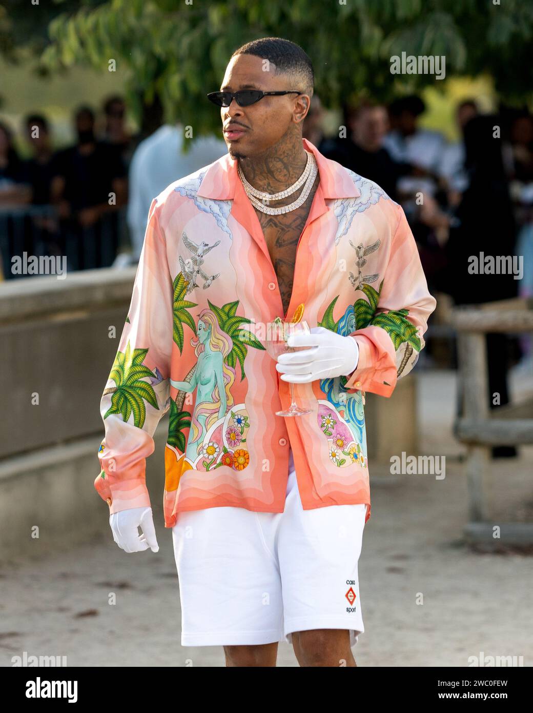 Street Style durante la settimana della moda di Parigi Valentino SS24 PFW Foto Stock