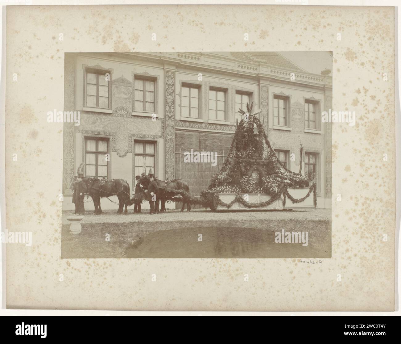Galleggia in occasione delle feste dell'indipendenza a Dordrecht, Anonimo, 1888 fotografa il documento di Dordrecht. Carro stampato in cartone con albume, auto trionfale Dordrecht Foto Stock