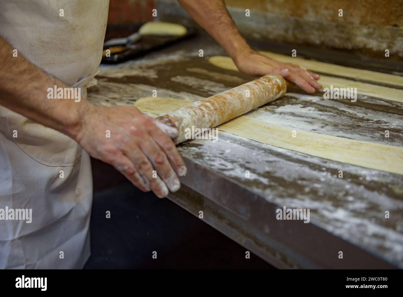 Negozio e laboratorio della panetteria Forn Borràs, a Esparreguera (Baix Llobregat, Barcellona, Catalogna, Spagna) ESP: Tienda y obrador de una panadería Foto Stock