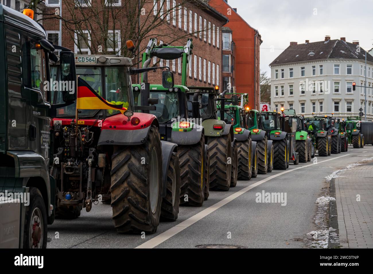 Kiel, 12.01.2023 Protestaktion der Bauern gegen die Streichung von Subventionen der Ampelregierung im Agrarbereich mit einer Traktoren-Demo Foto Stock