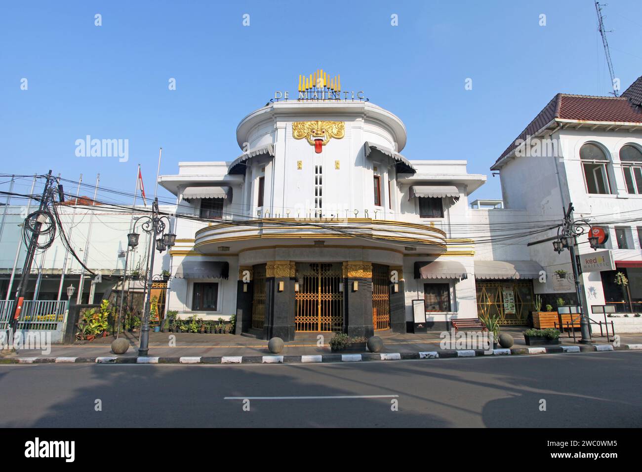 Un vecchio edificio coloniale olandese chiamato De Majestic in via Braga a Bandung, Giava Occidentale, Indonesia. Foto Stock