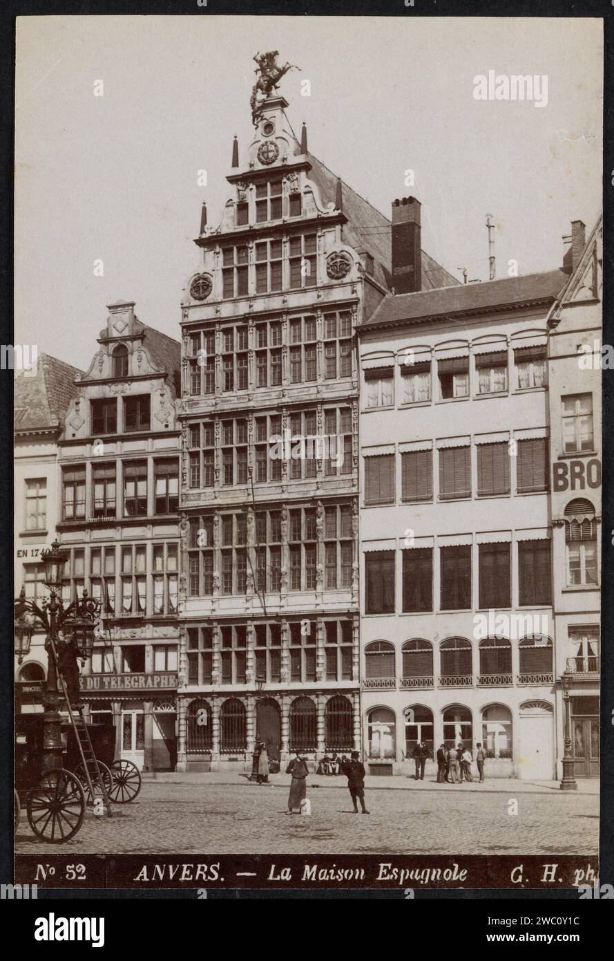 Sint -Joris Gildehuis ad Anversa, Belgio, Gustave Hermans, 1884 - 1914 Fotografia Anversa carta albumen stampa esterno  rappresentazione di un edificio. Grande mercato di guildhall Foto Stock