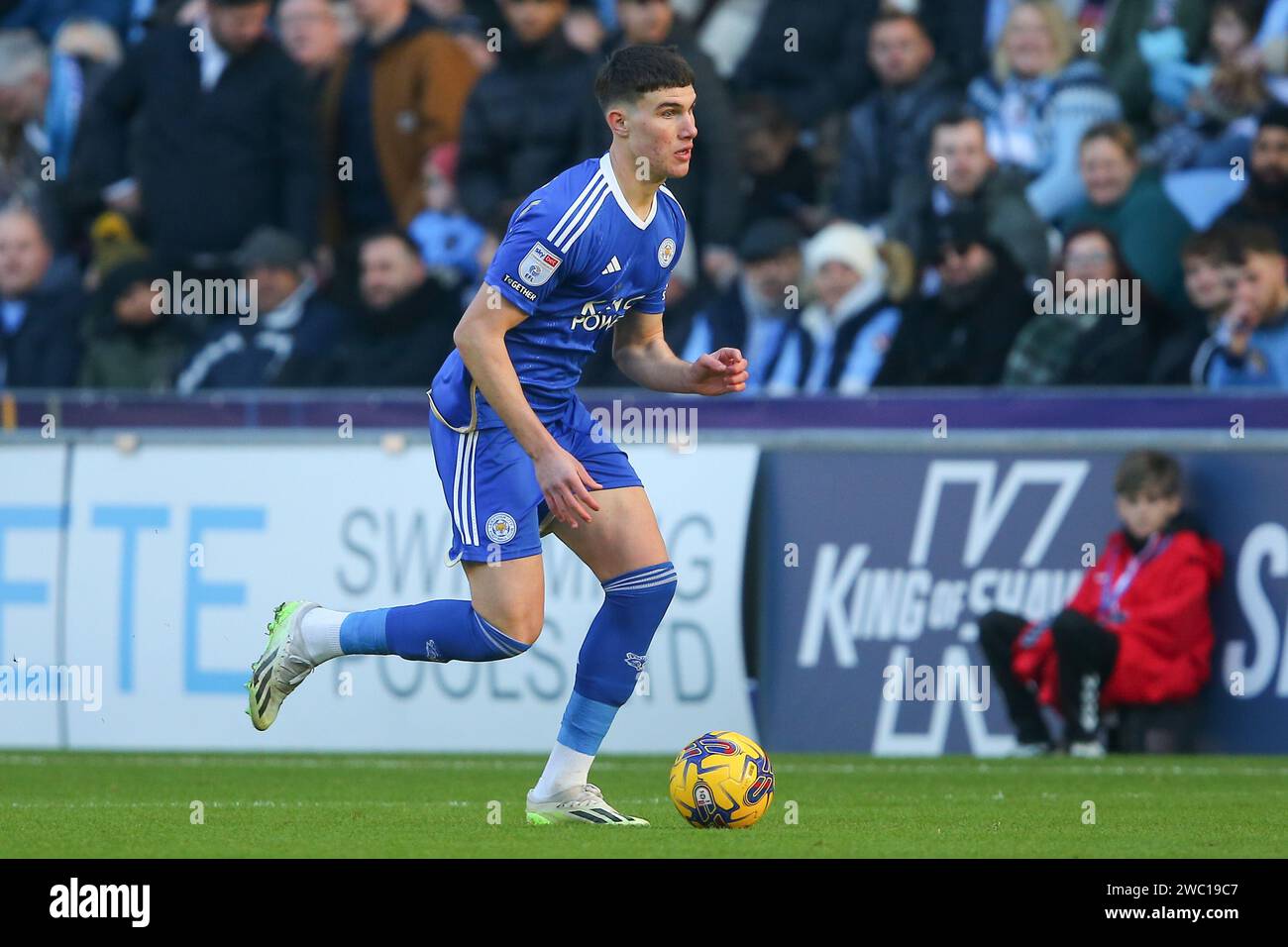 Cesare Casadei di Leicester City in azione durante il match del campionato Sky Bet Coventry City vs Leicester City al Coventry Building Society Arena, Coventry, Regno Unito, 13 gennaio 2024 (foto di Gareth Evans/News Images) Foto Stock