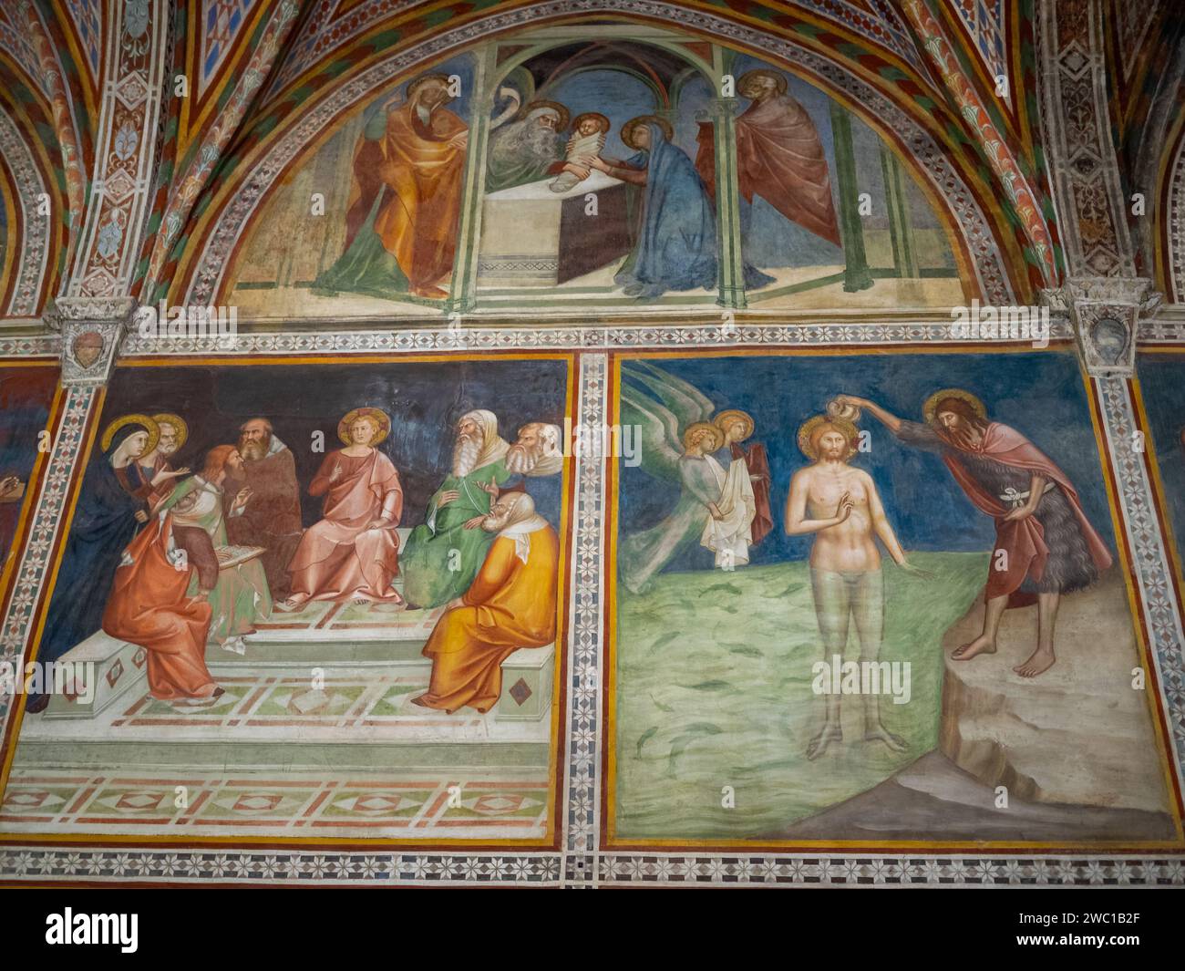 La presentazione al Tempio, Gesù tra i dottori del Tempio di Gerusalemme e del Battesimo di Gesù, il nuovo Testamento scene affreschi alla Collegiata di Santa Maria Assunta, San Gimignano Foto Stock