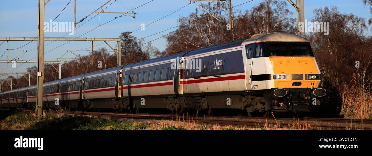 82211 LNER, White Livery train, East Coast Main Line Railway, Grantham, Lincolnshire, Inghilterra, Regno Unito Foto Stock