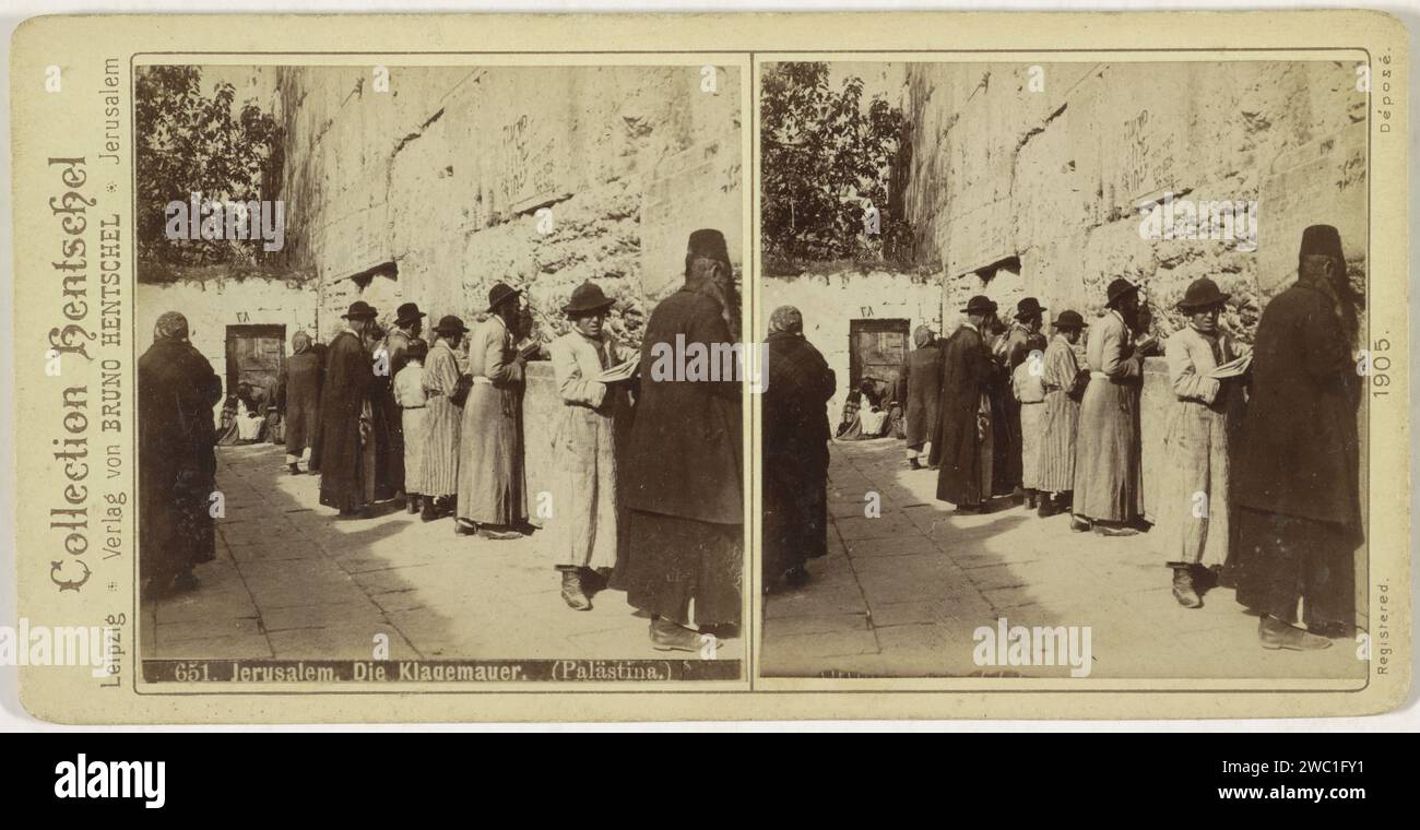 Wailing Wall in Jerusalem, Anonymous, 1905 stereografo Wailing Wall Publisher: Leipzig Cardboard. Gli albumi di carta stampano pratiche religiose, culto, liturgia  religione ebraica muro del pianto Foto Stock