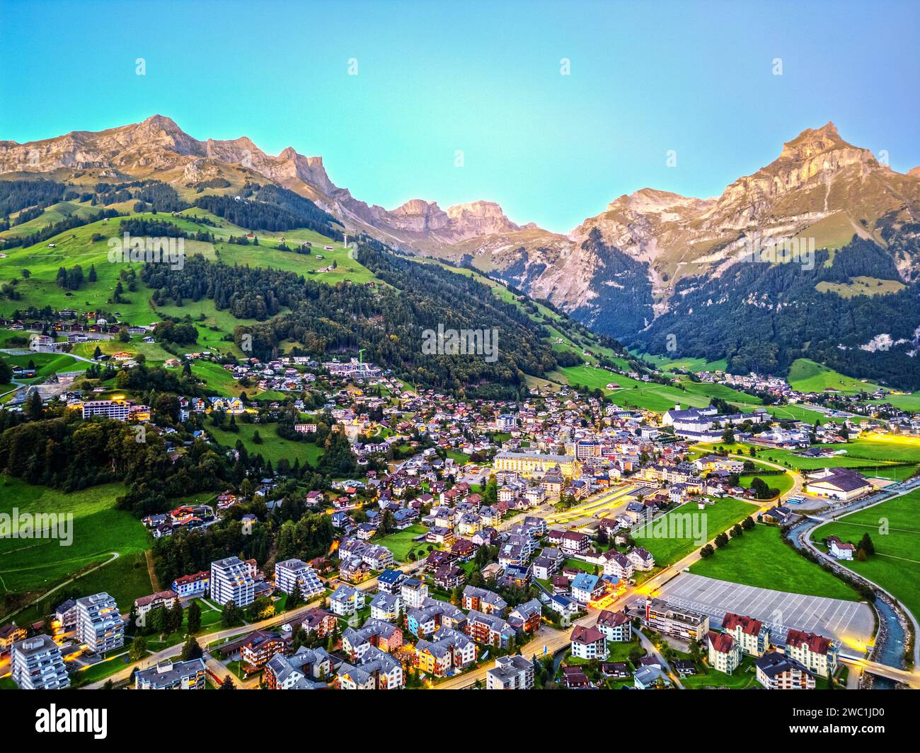 Engelberg, Svizzera nelle alpi al crepuscolo. Foto Stock