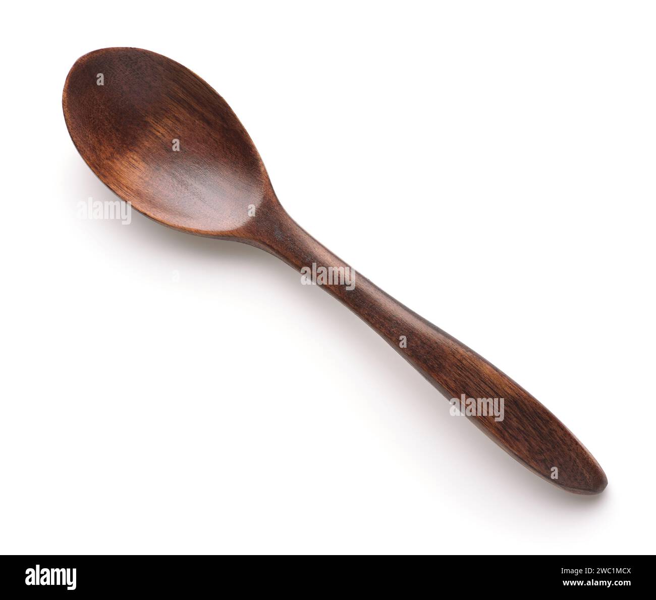 Vista dall'alto del cucchiaino di legno marrone scuro isolato su bianco Foto Stock